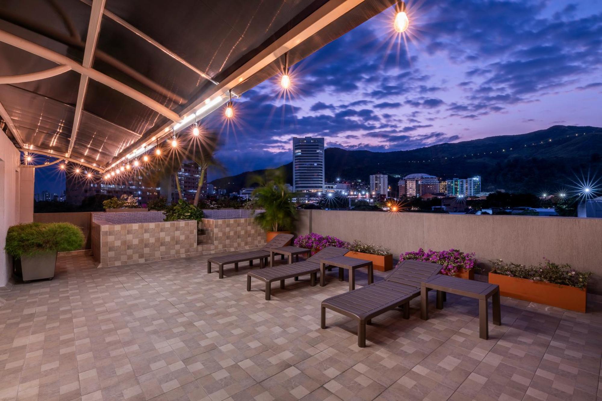 Hotel Ms Chipichape Plus กาลี ภายนอก รูปภาพ